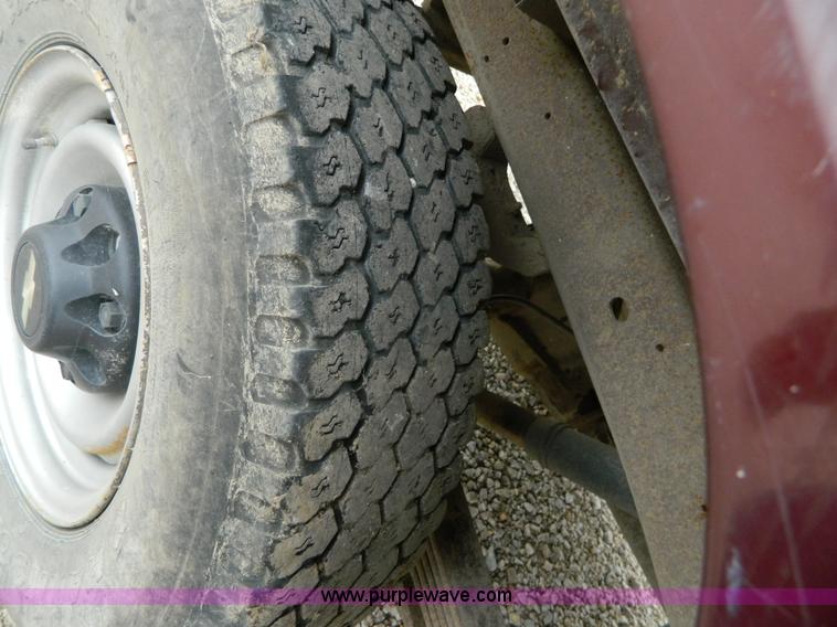 image for item G7560 1998 Chevrolet K2500 pickup truck