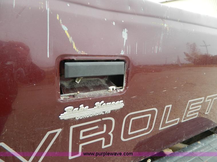 image for item G7560 1998 Chevrolet K2500 pickup truck