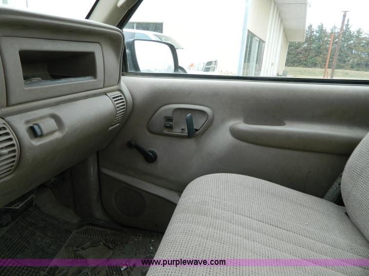 image for item G7560 1998 Chevrolet K2500 pickup truck