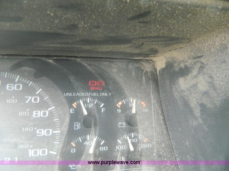 image for item G7560 1998 Chevrolet K2500 pickup truck