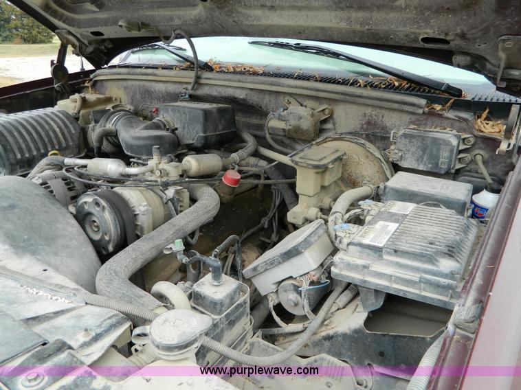 image for item G7560 1998 Chevrolet K2500 pickup truck