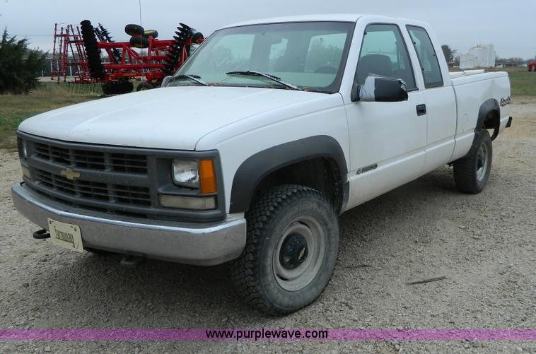 image for item G7561 1997 Chevrolet K2500 Extended Cab pickup truck