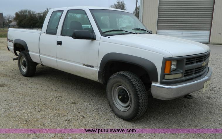 image for item G7561 1997 Chevrolet K2500 Extended Cab pickup truck