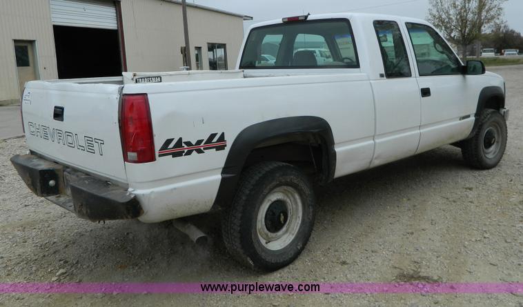 image for item G7561 1997 Chevrolet K2500 Extended Cab pickup truck