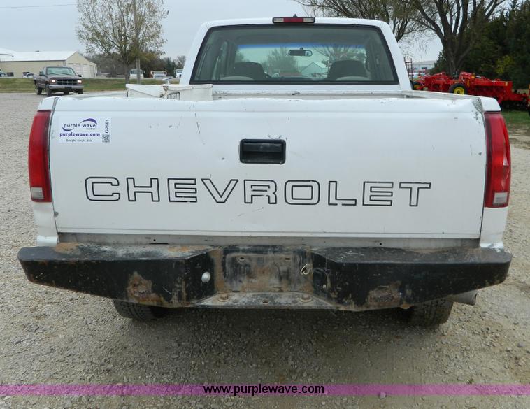 image for item G7561 1997 Chevrolet K2500 Extended Cab pickup truck