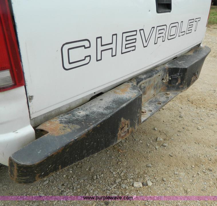 image for item G7561 1997 Chevrolet K2500 Extended Cab pickup truck