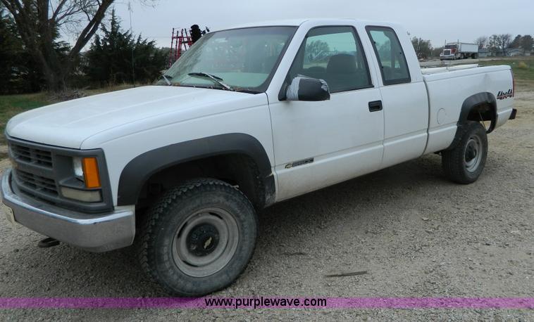 image for item G7561 1997 Chevrolet K2500 Extended Cab pickup truck