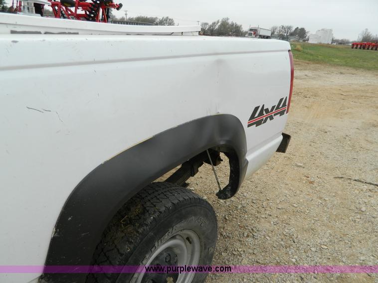 image for item G7561 1997 Chevrolet K2500 Extended Cab pickup truck