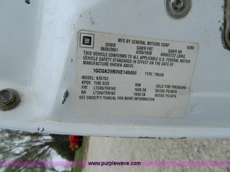 image for item G7561 1997 Chevrolet K2500 Extended Cab pickup truck