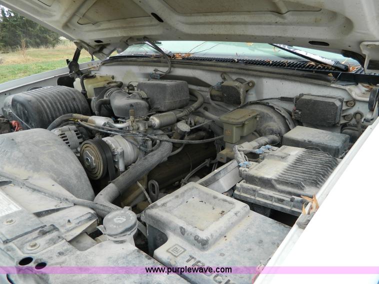 image for item G7561 1997 Chevrolet K2500 Extended Cab pickup truck