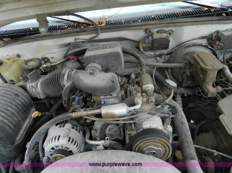 image for item G7561 1997 Chevrolet K2500 Extended Cab pickup truck