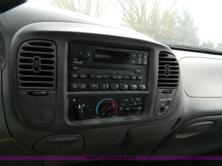 image for item G7562 2002 Ford F150 XLT SuperCab pickup truck