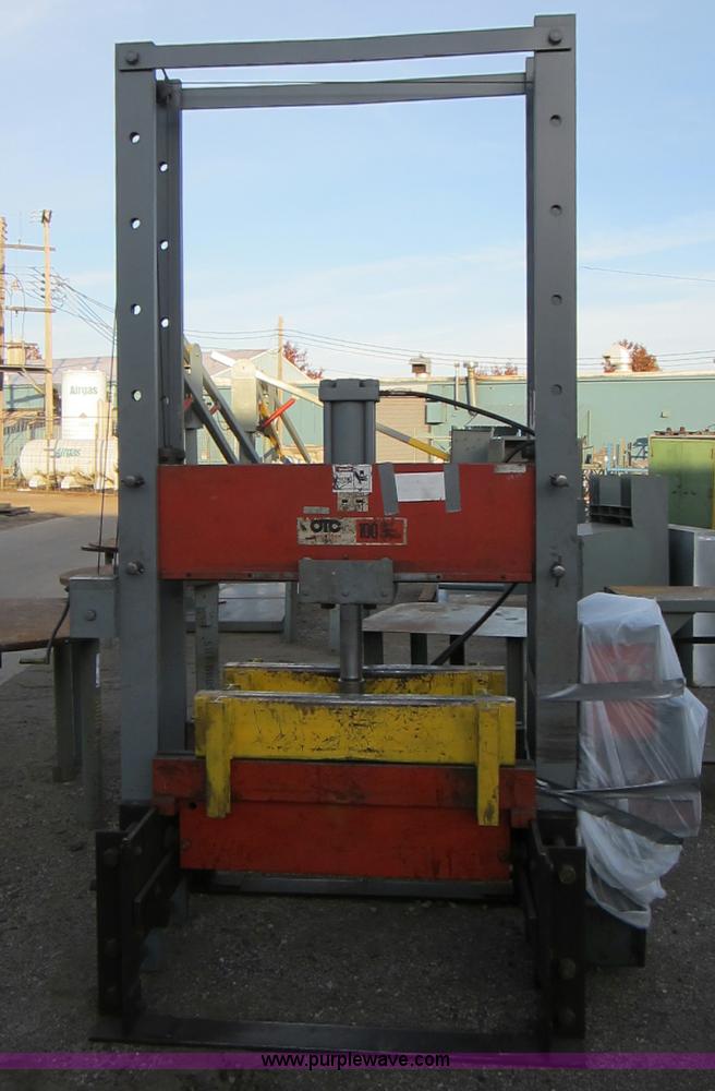 image for item G7565 OTC 25 ton shop press