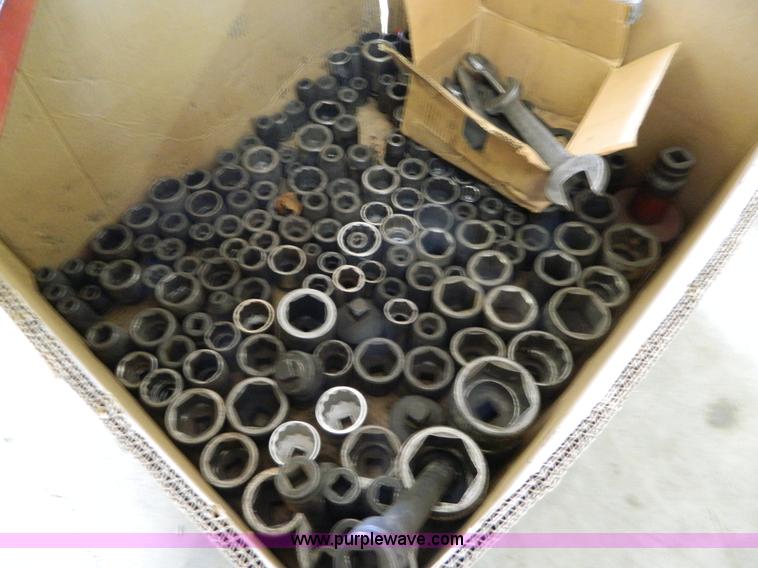 image for item S9136 Assortment of tools