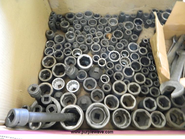 image for item S9136 Assortment of tools