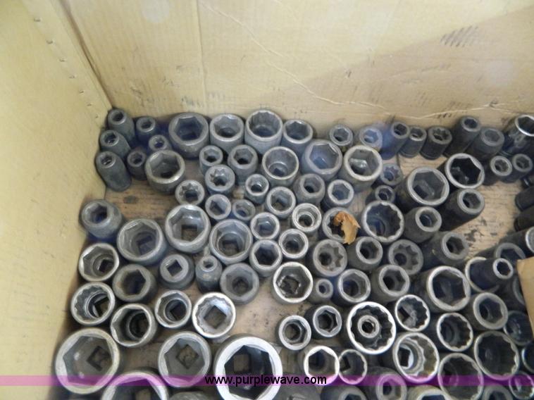 image for item S9136 Assortment of tools