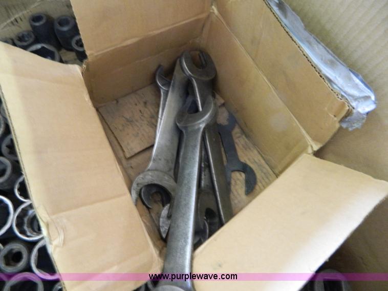 image for item S9136 Assortment of tools