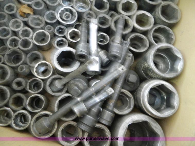 image for item S9136 Assortment of tools