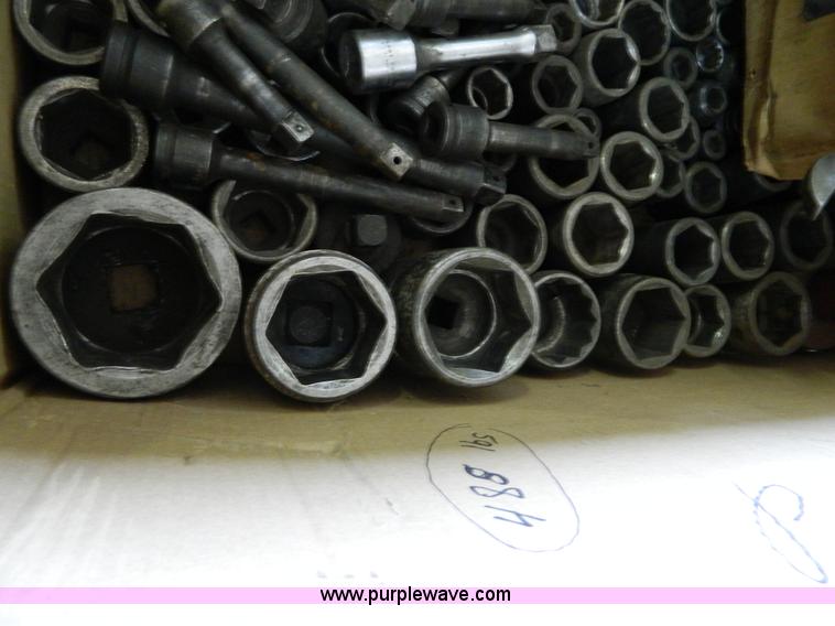 image for item S9136 Assortment of tools