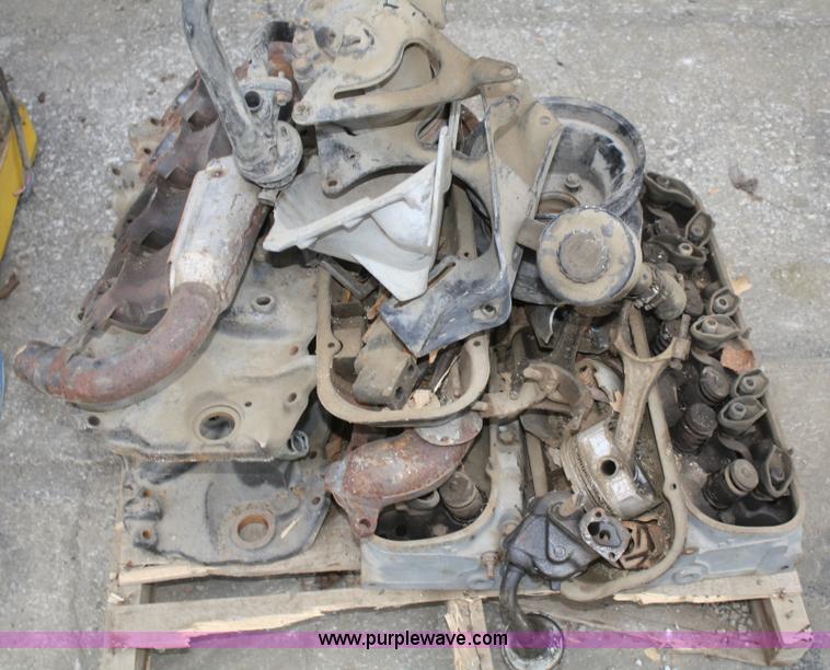 image for item U9595 Used 454 V8 engine parts