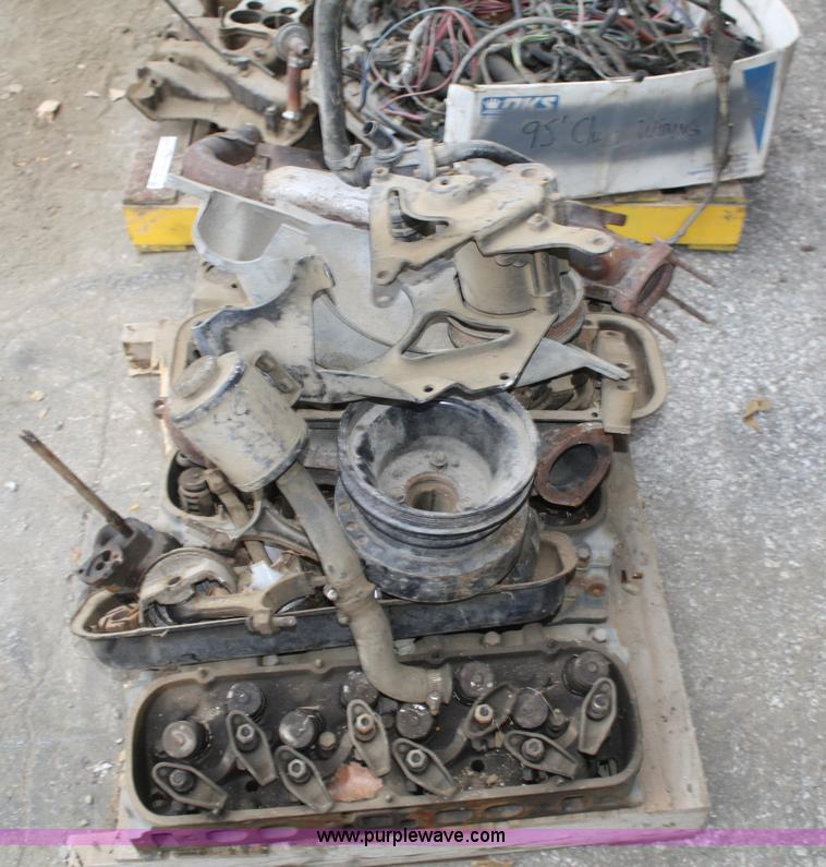 image for item U9595 Used 454 V8 engine parts