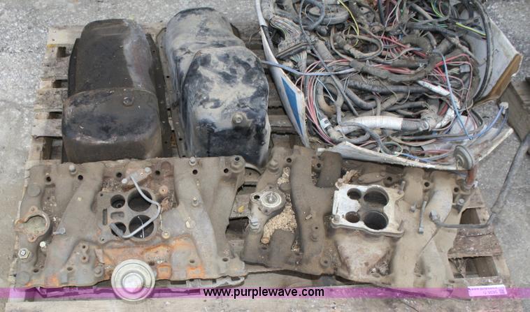 image for item U9595 Used 454 V8 engine parts