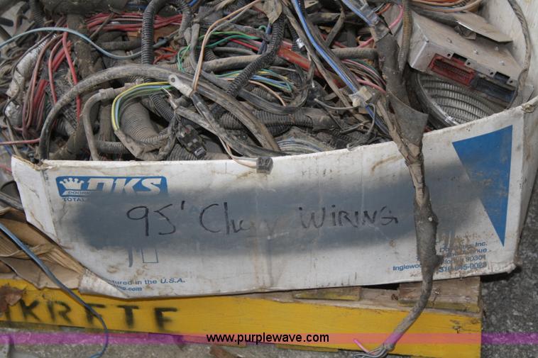 image for item U9595 Used 454 V8 engine parts