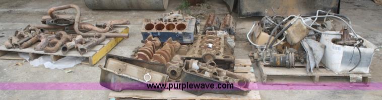 image for item U9596 Used 350 V8 engine parts