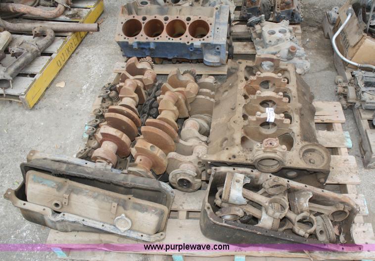 image for item U9596 Used 350 V8 engine parts