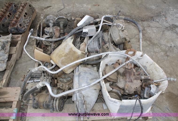image for item U9596 Used 350 V8 engine parts