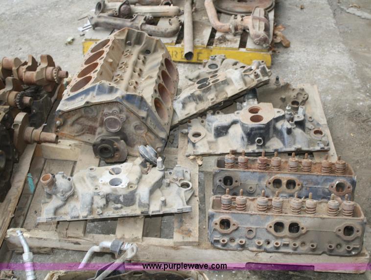 image for item U9596 Used 350 V8 engine parts