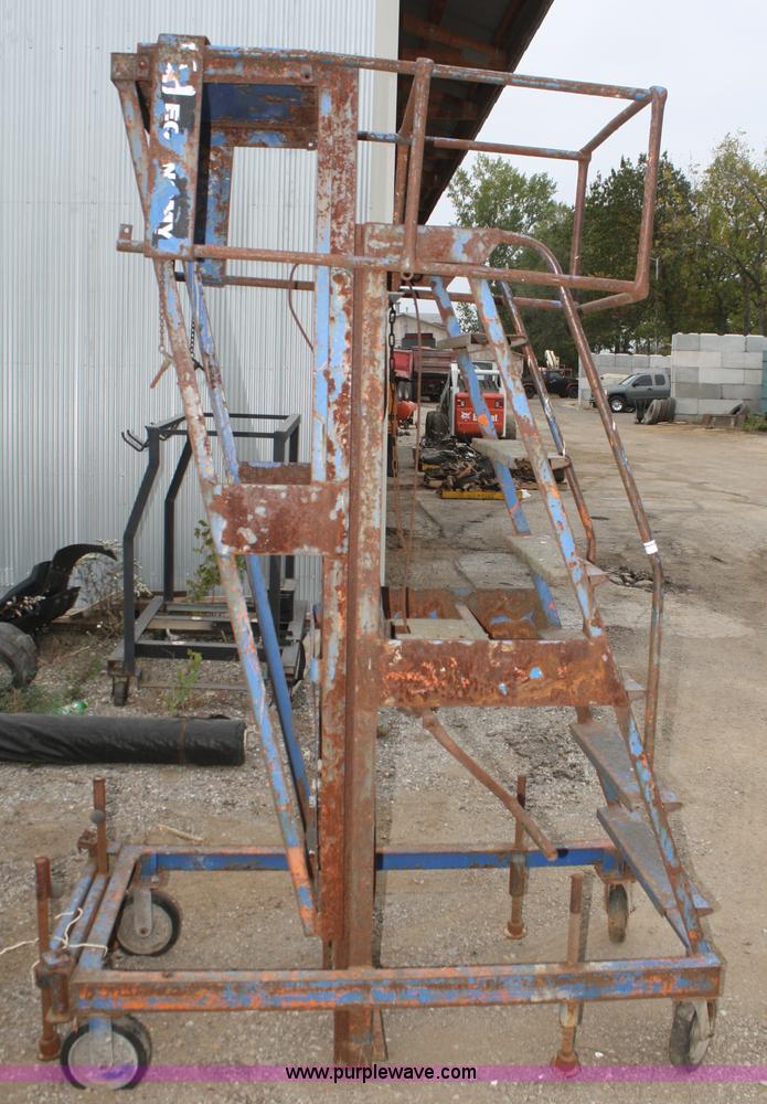 image for item U9597 Manual man lift