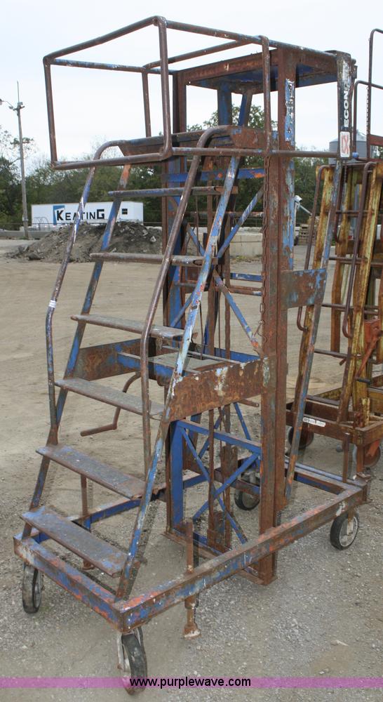 image for item U9597 Manual man lift