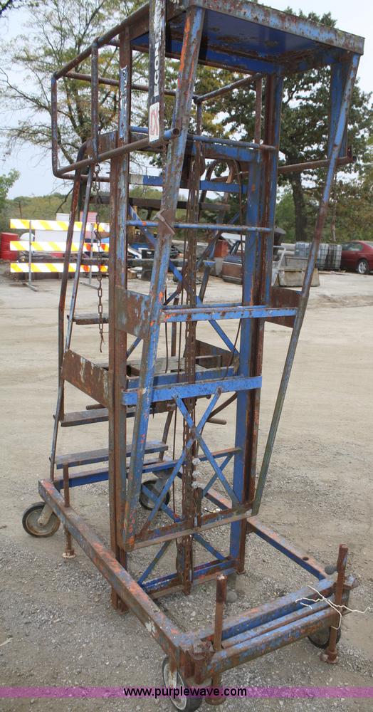 image for item U9597 Manual man lift