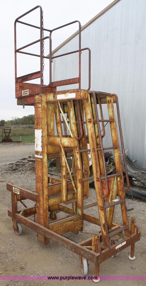 image for item U9598 Manual man lift