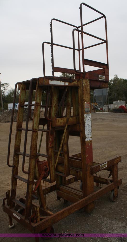 image for item U9598 Manual man lift