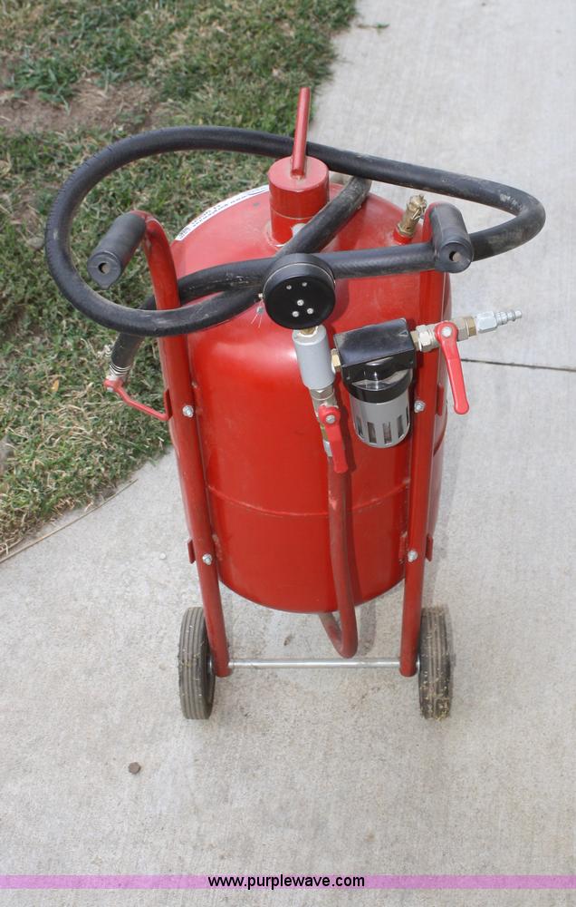 image for item U9660 Sand blasting pot