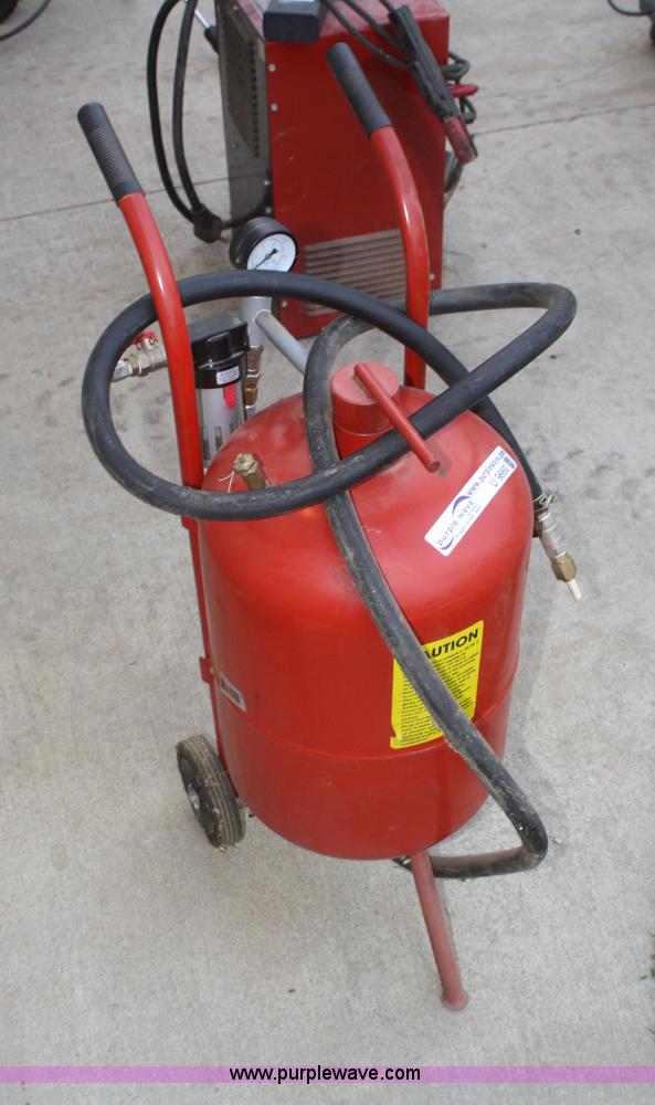 image for item U9660 Sand blasting pot