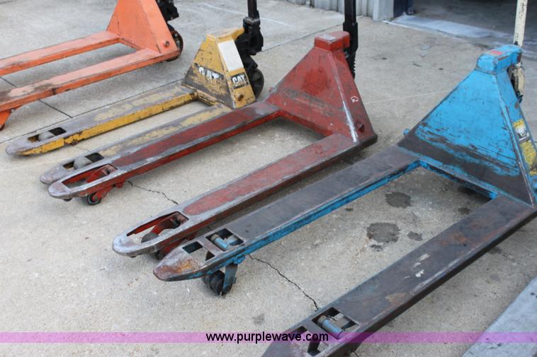 image for item V9325 (5) assorted pallet jacks