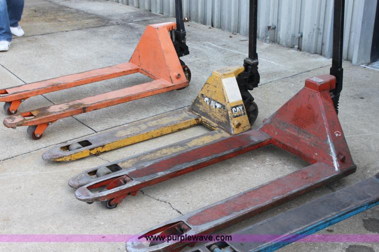 image for item V9325 (5) assorted pallet jacks
