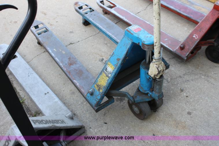 image for item V9325 (5) assorted pallet jacks