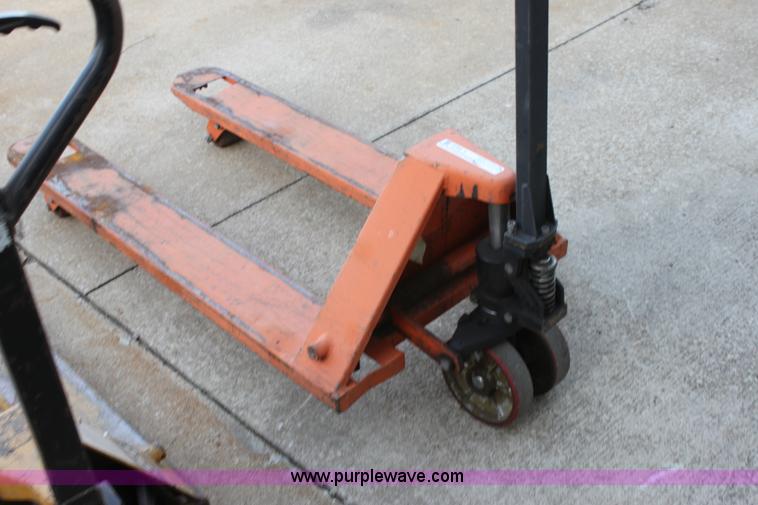 image for item V9325 (5) assorted pallet jacks