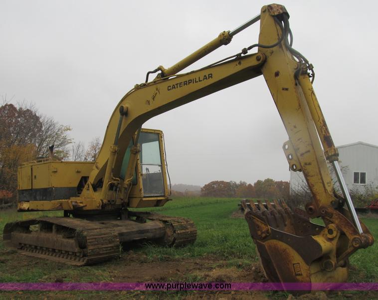 image for item B2927 1985 Caterpillar 225 excavator