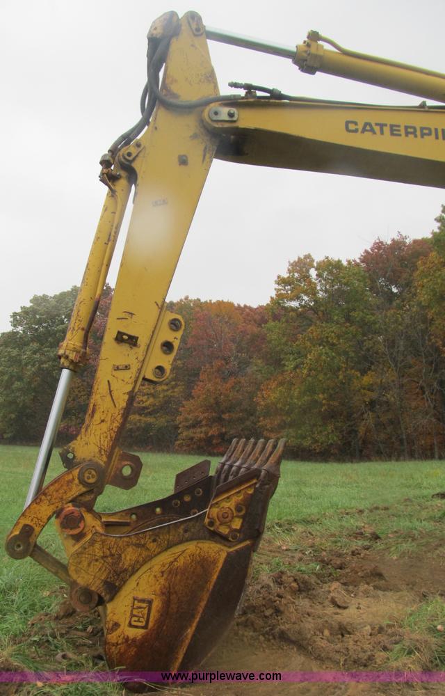 image for item B2927 1985 Caterpillar 225 excavator