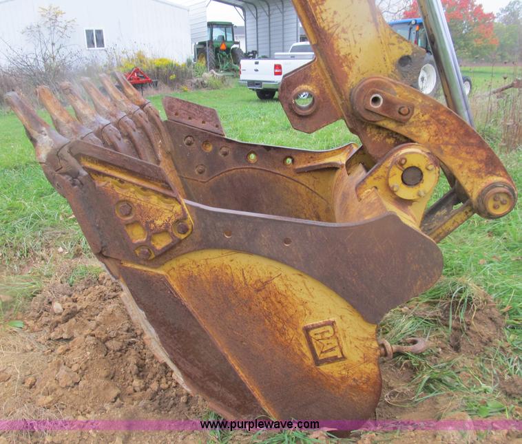 image for item B2927 1985 Caterpillar 225 excavator