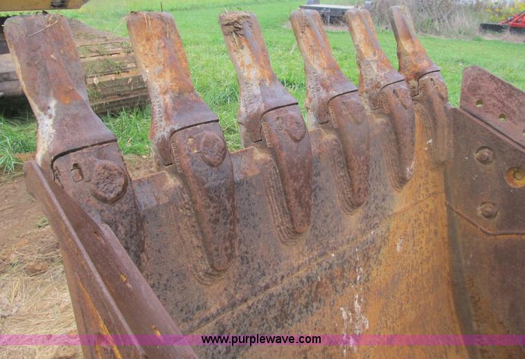 image for item B2927 1985 Caterpillar 225 excavator