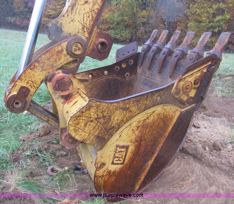 image for item B2927 1985 Caterpillar 225 excavator