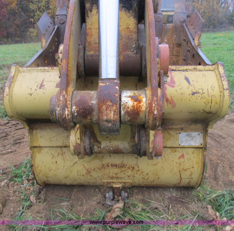 image for item B2927 1985 Caterpillar 225 excavator