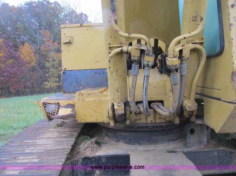 image for item B2927 1985 Caterpillar 225 excavator