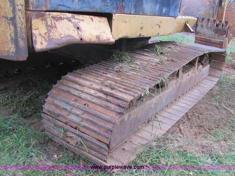 image for item B2927 1985 Caterpillar 225 excavator